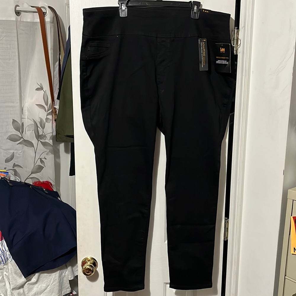 Lee Women's Plus Size Sculpting Slim Fit Skinny Leg Mid Rise Size 24W, NWT